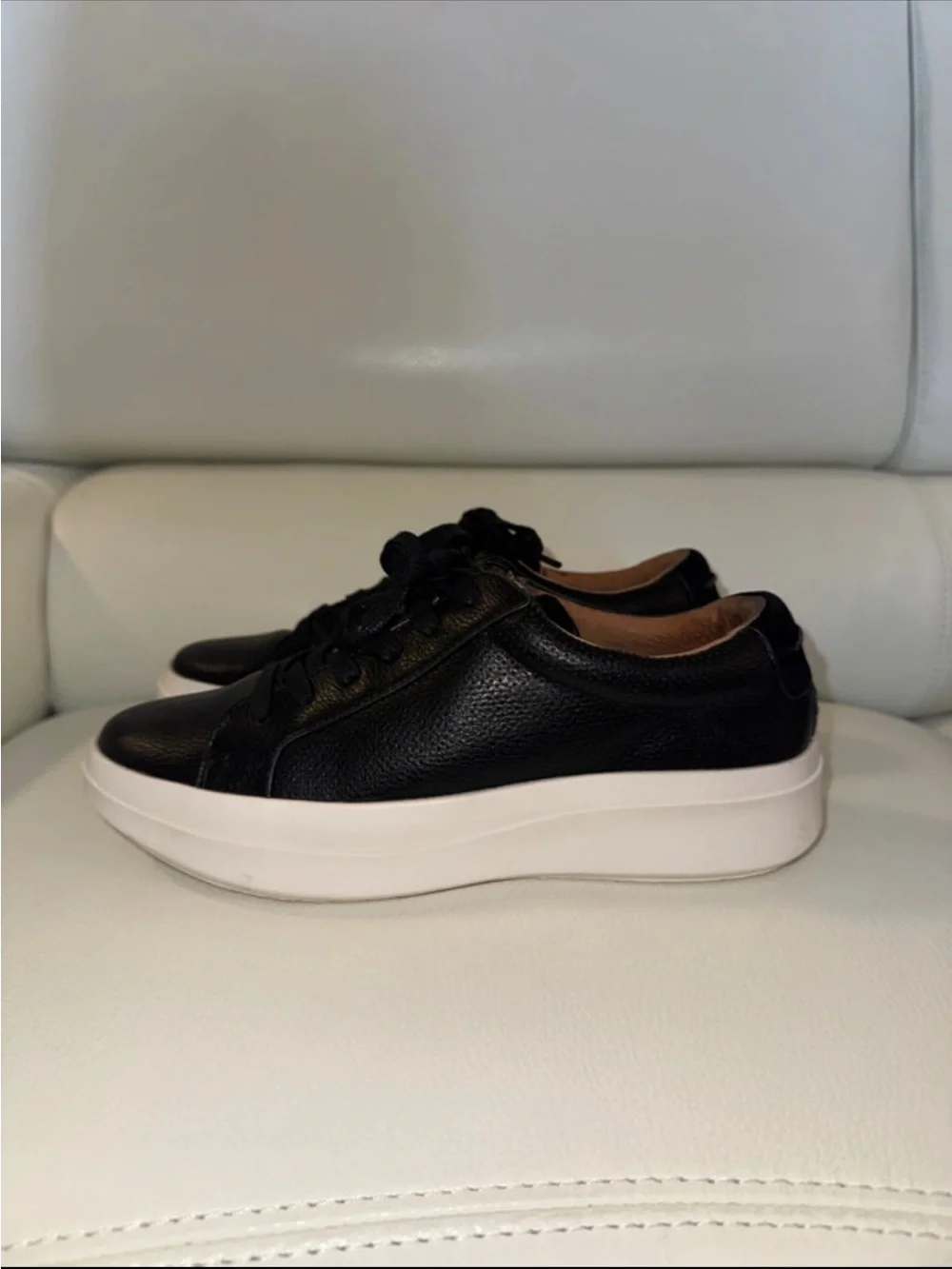 KENNETH COLE BLACK LEATHER PLATFORM SNEAKERS WITH WHITE SOLE